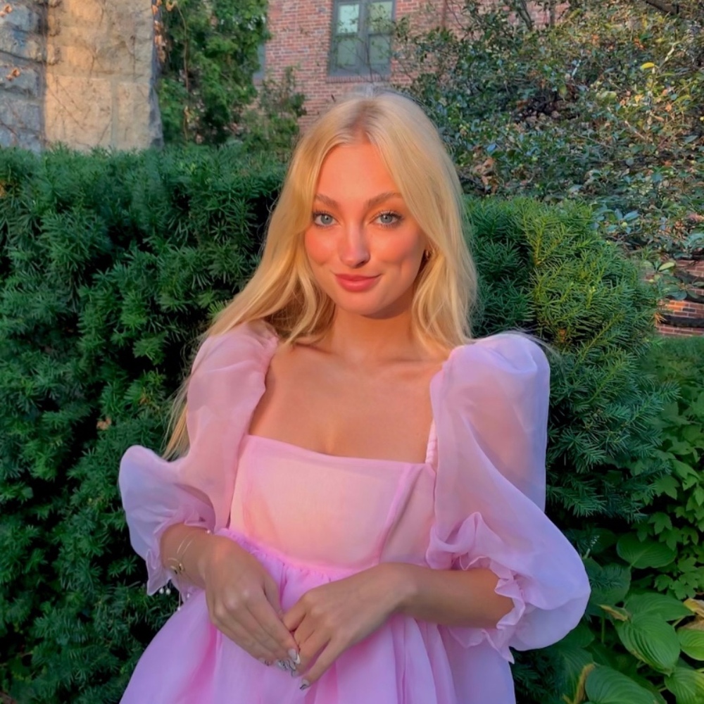 Meet your Posher, Caitlyn
